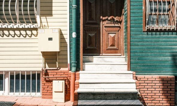 How to Adjust Door Hinges