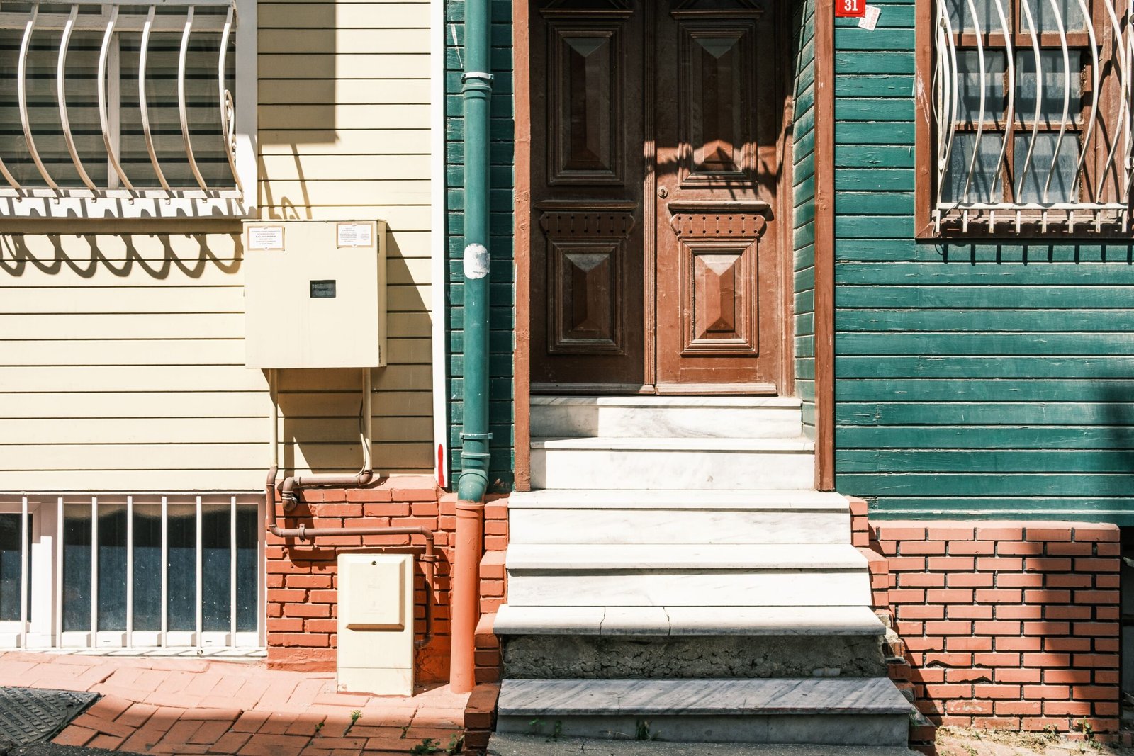How to Adjust Door Hinges